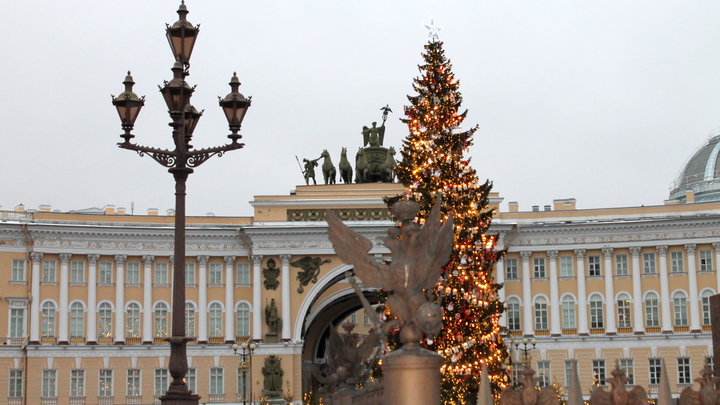 В Санкт-Петербурге перекрыли Дворцовую площадь