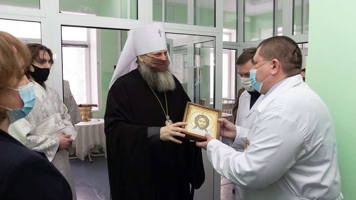 Владыка Никодим освятил отделение для паллиативных больных в Новосибирске