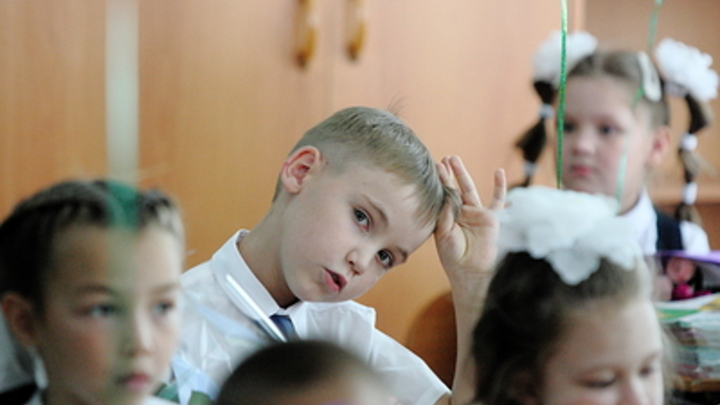 Ругать или не ругать? Психолог объяснил, как не спровоцировать суицид из-за двойки