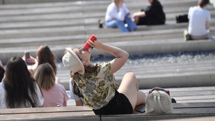 Залпом не стоит. Врач рассказал, как газировка может отправить в больницу