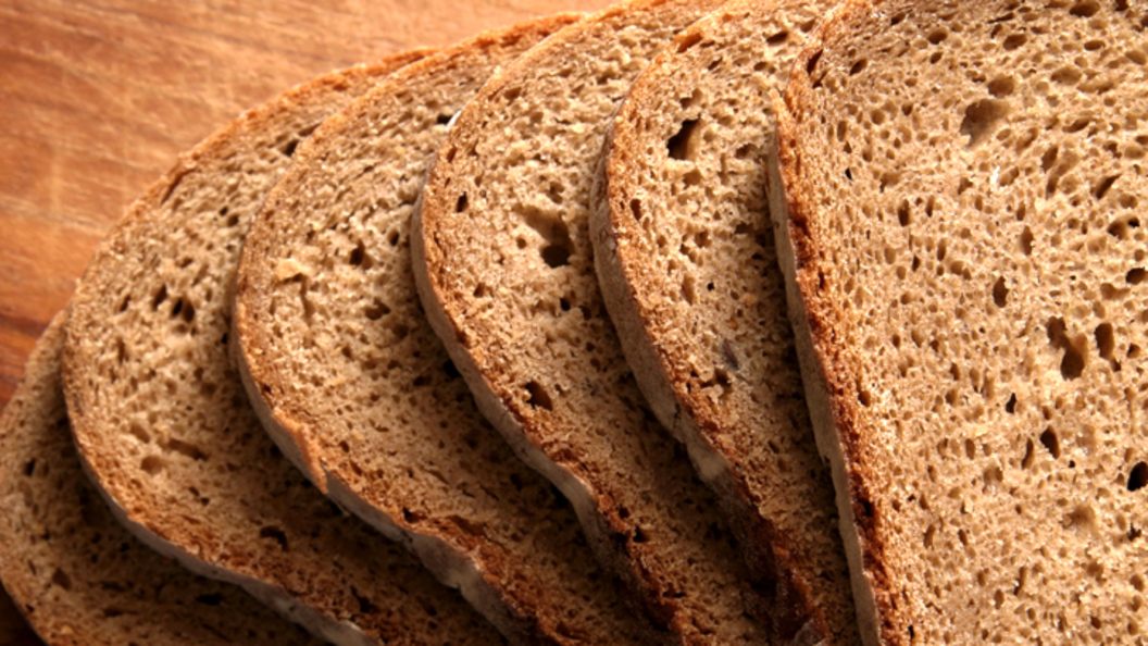 Золотистые хлеба. Черствый черный хлеб. Хлеб золотистый. Рожь черный хлеб. Хлеб из ржи 19 век.