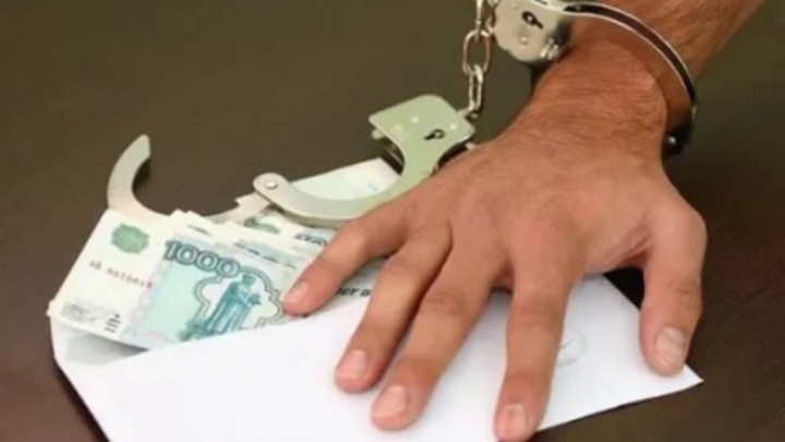 В Кинеле руководитель магазина попалась на взятке полицейскому