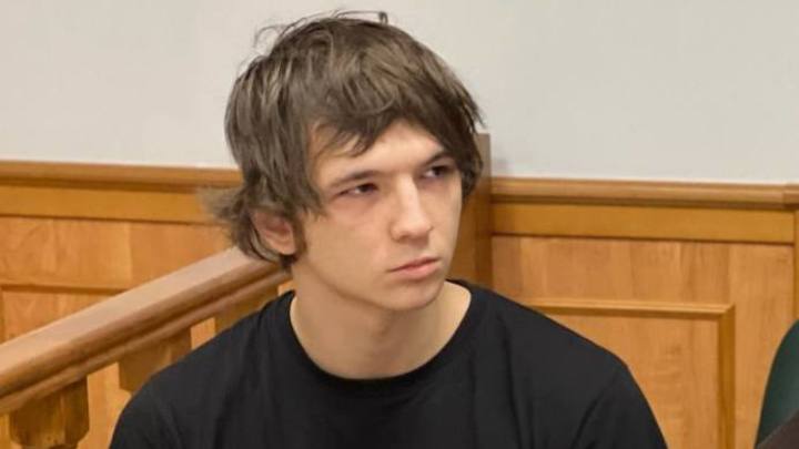 Участнику «голой» вечеринки рэперу Vacio вручили повестку в военкомат