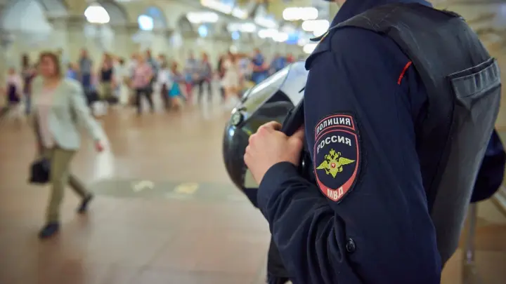 Семиклассник открыл огонь по вагонам метро. Пассажиры напуганы, разбиты окна: Что известно Семиклассник открыл огонь по вагонам метро. Пассажиры напуганы, разбиты окна: Что известно