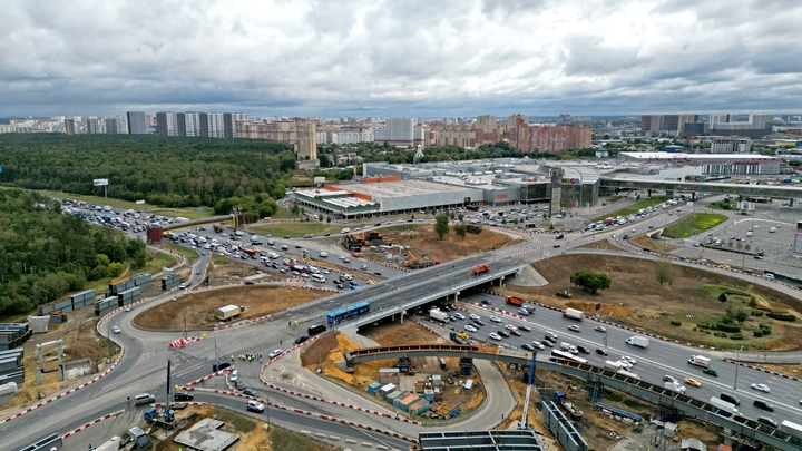 На юго-востоке Москвы запустили движение по новым эстакадам со съездом на МКАД