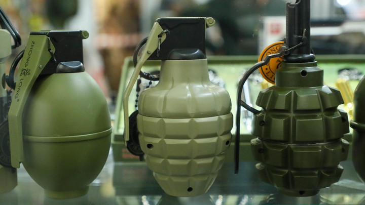 Троих диверсантов с муляжом гранаты арестовали на западе Москвы