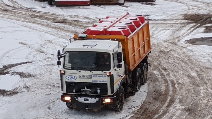 17 спецмашин вышли на борьбу с последствиями первого настоящего снегопада в Иванове