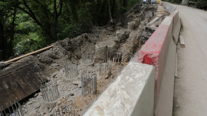 Работы на главной сочинской трассе А-147 продолжаются без реверсов для водителей