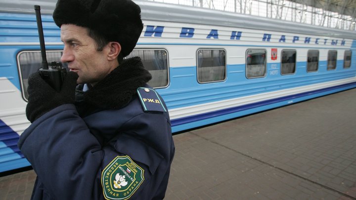 На вокзалах, в метро и аэропорту Екатеринбурга введён усиленный досмотр пассажиров