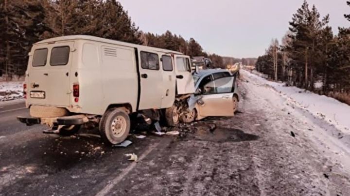 Есть погибшие: в лобовом ДТП в Челябинской области столкнулись Honda и УАЗ