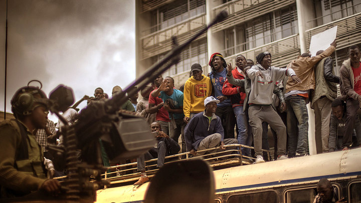 Мугабе лишат власти не мытьем, так катаньем