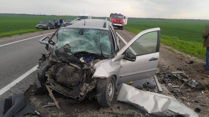 В аварии на трассе между Ростовом и Таганрогом погиб парень и ранены двое детей