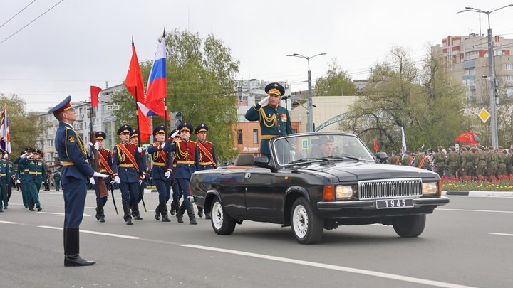 Сотни владимирцев пришли на Парад Победы вопреки холодной погоде