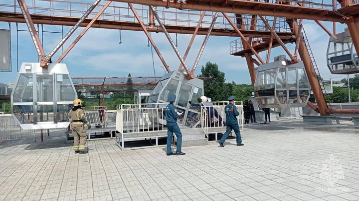 Следователи начали проверку по факту остановки колеса обозрения на Михайловской набережной