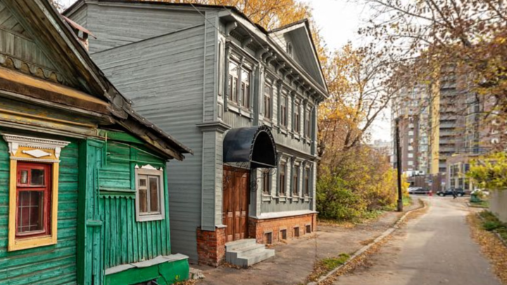 Собственников двух домов-памятников в Нижнем Новгороде обязали восстановить эти ОКН до 2026 года