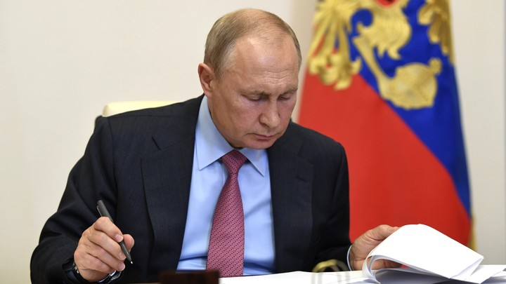 Ручка Путина вновь приняла на себя эмоции президента. Губернаторы в смущении