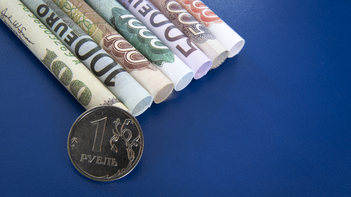 Эксперты рассказали о необычном эффекте: Рубль укрепился на фоне санкций