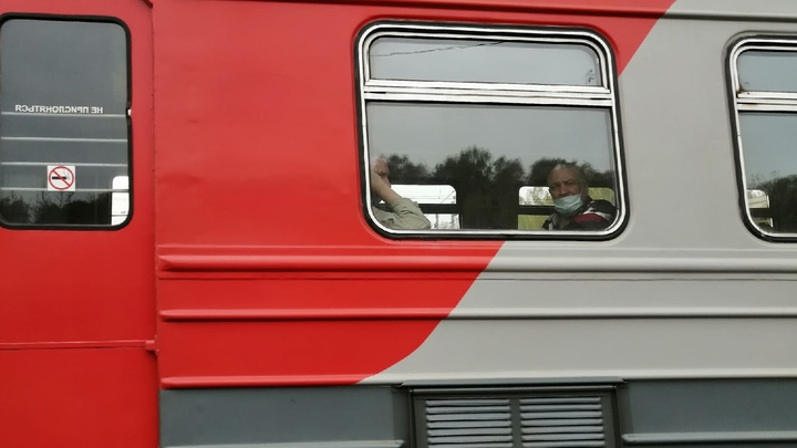 В Кургане разыскивают подростка, который остановил поезд. Он попал на видео