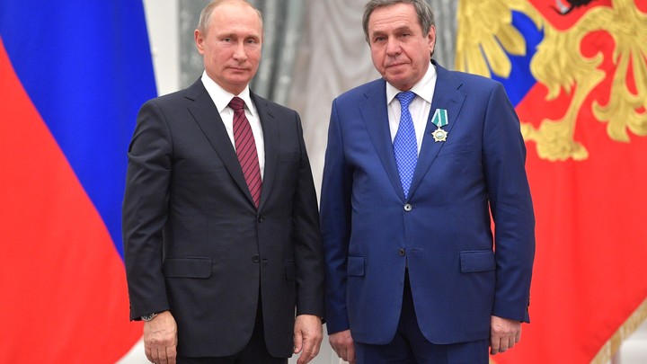 Владимир Путин наградил сенатора Владимира Городецкого орденом Александра Невского