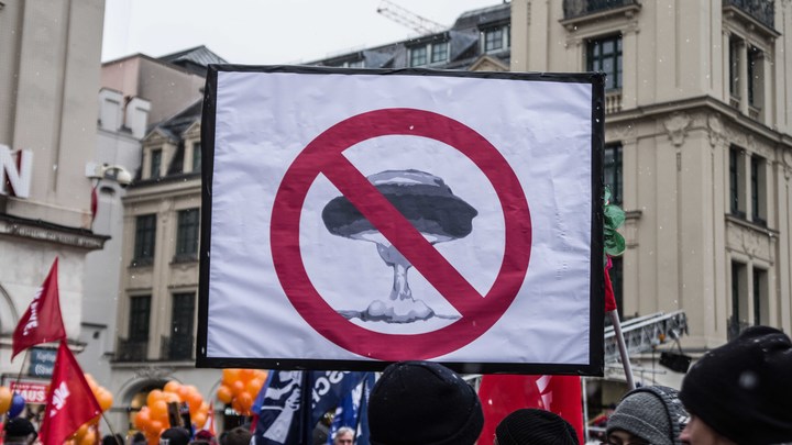 Русский дипломат указал на двойной просчёт Европы с ядерным оружием США