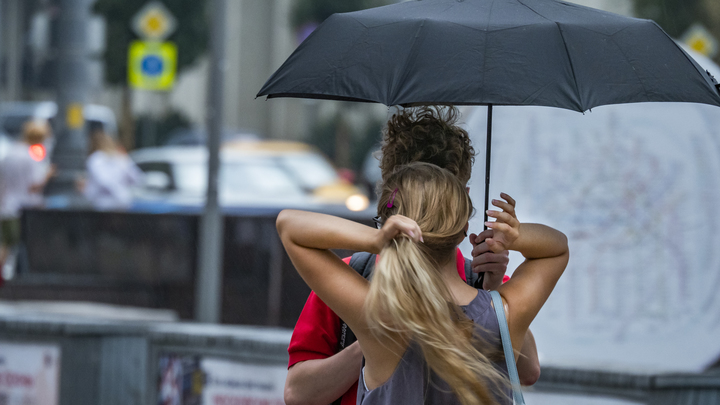 Жителей Краснодарского края на следующей неделе ждут дожди с градом