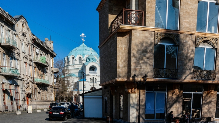 Квартиру семьи Зеленского в Крыму выставят на аукцион. Куда направить средства, уже придумали