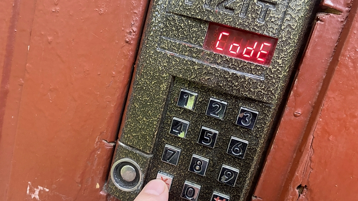 В Перми неадекватный мужчина в нижнем белье кидался на соседей с ножом