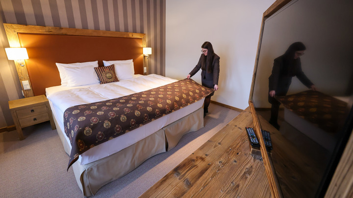 Дипломат, умерший в роскошном отеле Киева, оказался советником по поставкам F-16