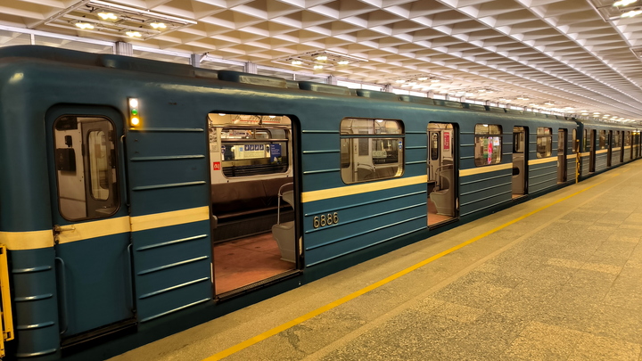 Подросток с инвалидностью пострадал в метро Петербурга. Травме позвоночника предшествовал конфликт
