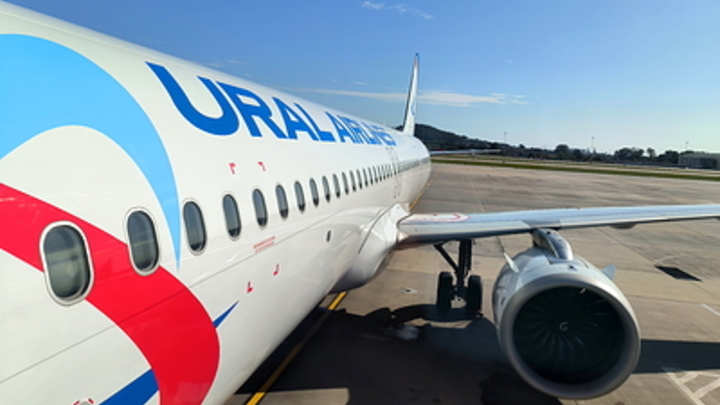 В Уральских авиалиниях назвали слухами увольнении пилотов, посадивших самолет в пшеничном поле