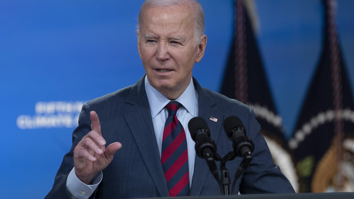 У них реальные проблемы: Байден оскорбил Си Цзиньпина прямо перед встречей с ним