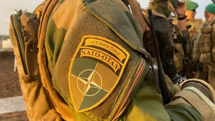 Медведев заявил о соблазне Запада раздавить Россию