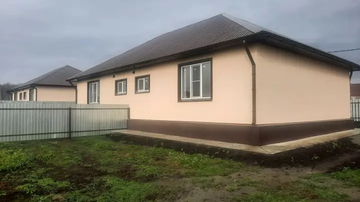Девять многодетных семей Новосибирской области получили новое жильё в 2026 году