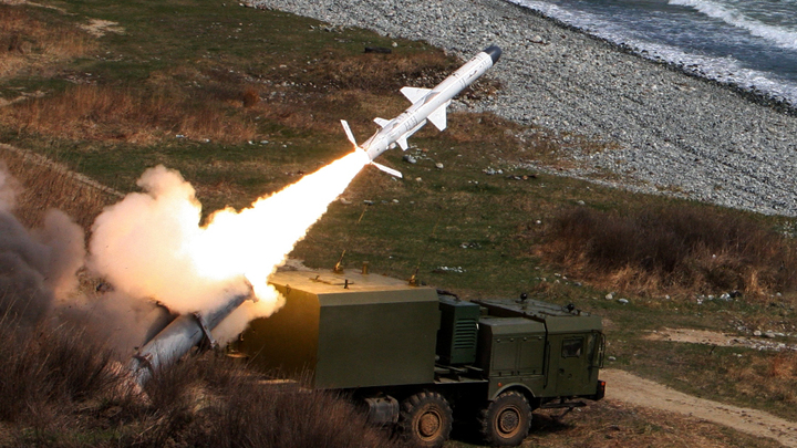 После атаки ВСУ на вышки Черноморнефтегаза в Одессе и Харькове раздались сильные взрывы