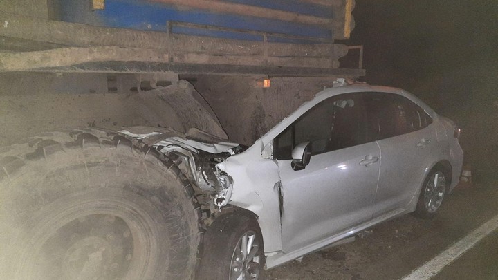 В Самарской области водитель Toyota не заметил КАМАЗ: жертва ДТП в больнице