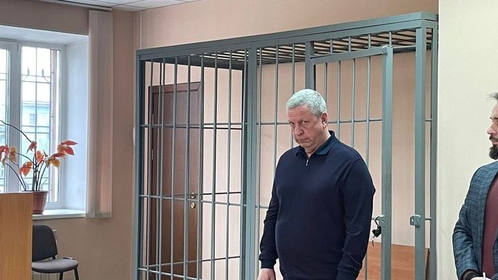 В Новосибирске начальник отдела завода Искра получил условный срок за взятку и коммерческий подкуп