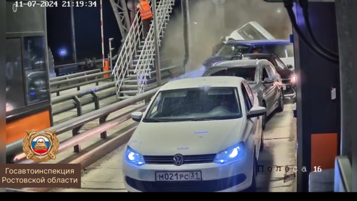 В Ростовской области на трассе М-4 Дон столкнулись пять автомобилей: погибли три человека