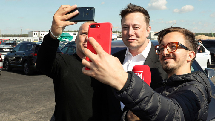 У демиургов нет другой цели, кроме бессмертия: Илон Маск показал фото суперкомпьютера за 4 млрд долларов