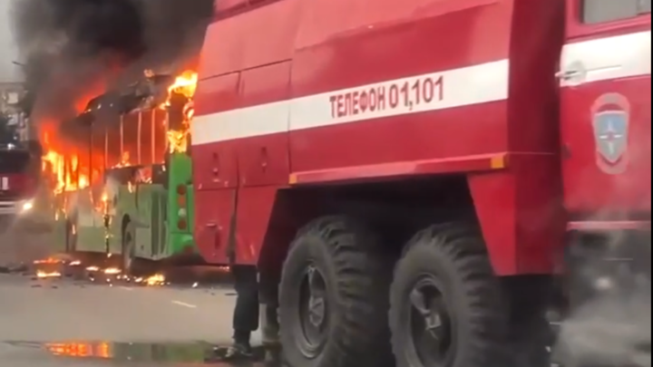 В Копейске Челябинской области на ходу загорелся автобус