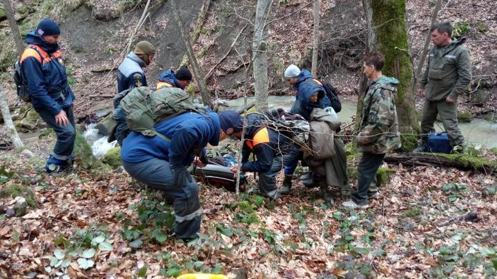 В Северском районе спасатели почти сутки эвакуировали из леса мужчину с травмой