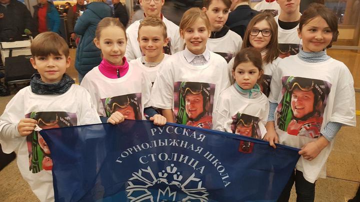 Юные фристайлисты встречают бронзового призёра Игр-2018 Сергея Ридзика в аэропорту Шереметьево