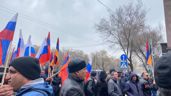 За дружбу! Очередная акция в поддержку России прошла в Ереване