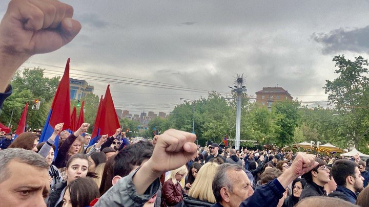 Движение в Ереване полностью парализовано: Оппозиция не собирается сдаваться