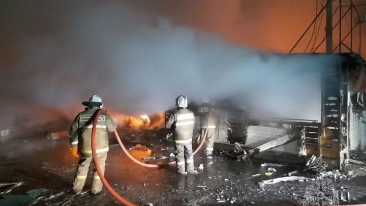 В Самарской области на пожаре площадью 1500 квадратных метров погиб мужчина