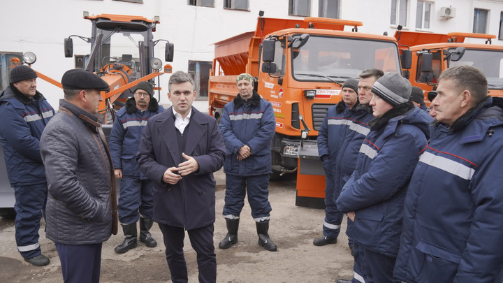 В Дорожном городском хозяйстве Иванова подняли зарплату и купили новую технику