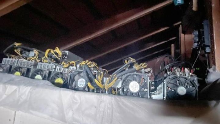 Две подпольные майнинг-фермы нашли на чердаке психбольницы в Иркутской области