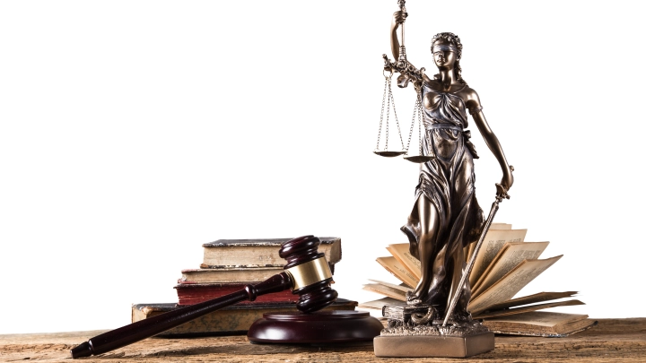 Замерзающий в суде Коломойский* пригрозил судье: Зеленский не вечен!