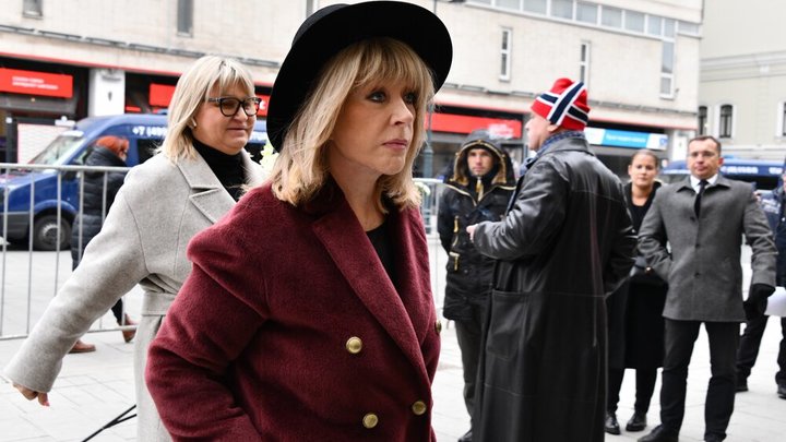 Устали от Аллы Пугачёвой? Мы тоже. Но Киркоров и Козловский всем нам настойчиво подсовывают сбежавшую примадонну