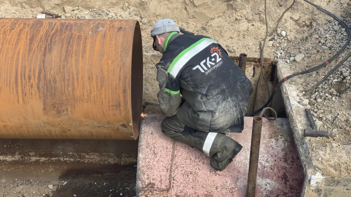 В Архангельске перекрыли движение на Гагарина – прорвало трубу