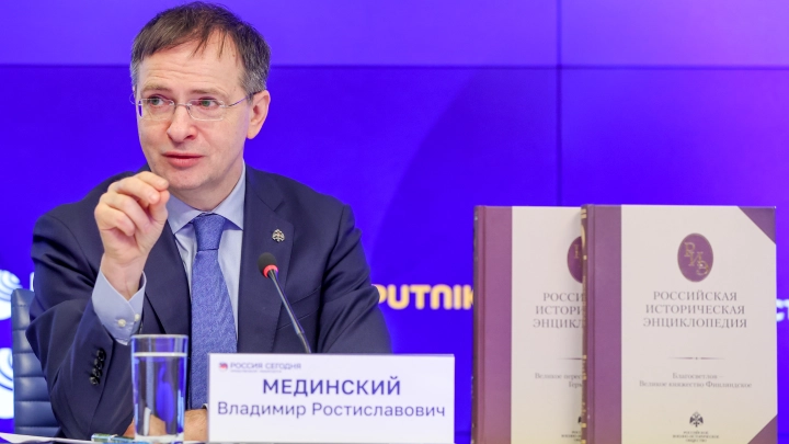 Зеленского ждёт урок истории: Внимание не на текст. А на фото